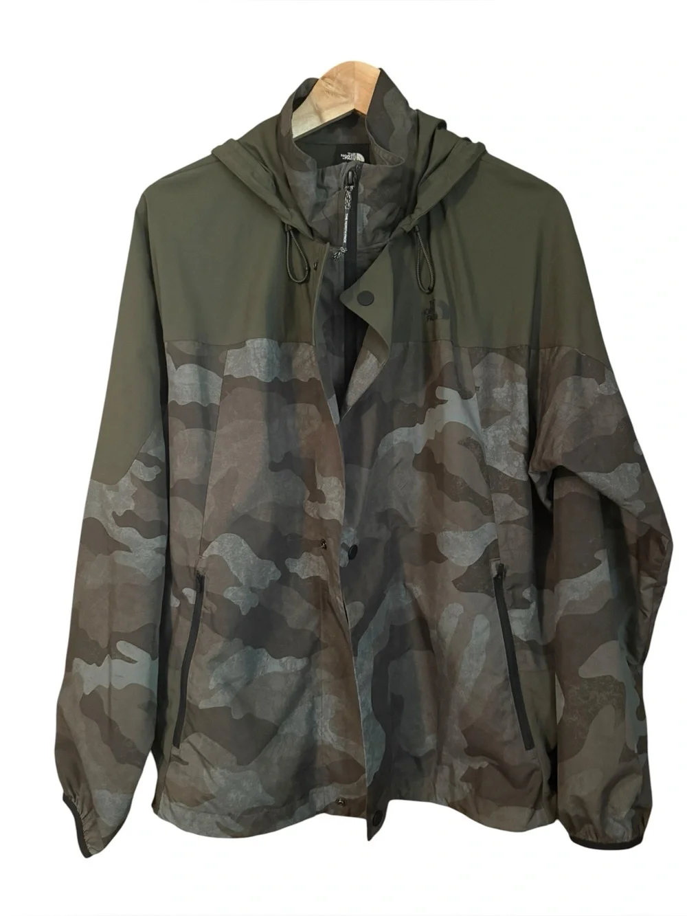 The North Face Women's Olive Green & Camo Hooded Utility Windbreaker Jacket - Picture 2 of 12